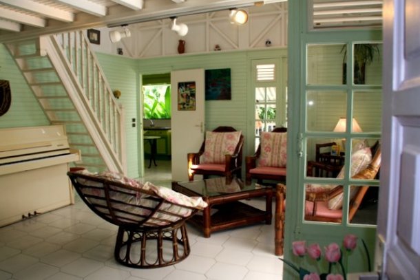Le salon de la location maison coloniale guadeloupe